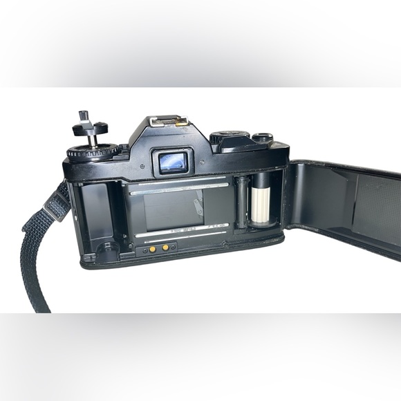 Ricoh KR10 Super Film Camera W/Sigma Zoom Master 1:2.8-4 35-70mm Lens, for PARTS - Picture 8 of 9